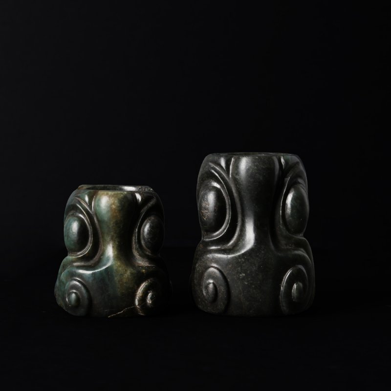 二十世紀 仿古碧玉雕兩件 | Two Chinese archaistic spinach jade carvings, 20th century