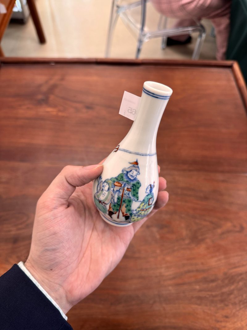 清 鬪彩人物故事圖瓶 《大清雍正年製》款 | A small Chinese doucai 'figural' vase, Qing dynasty, Yongzheng mark - 图7