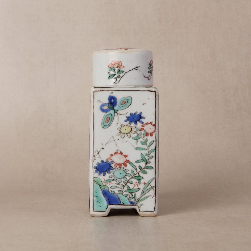 清康熙 粉彩花卉紋茶蓋罐 | Santos Collection | A Chinese export famille-rose tea caddy, Qing dynasty, Kangxi period - 图2