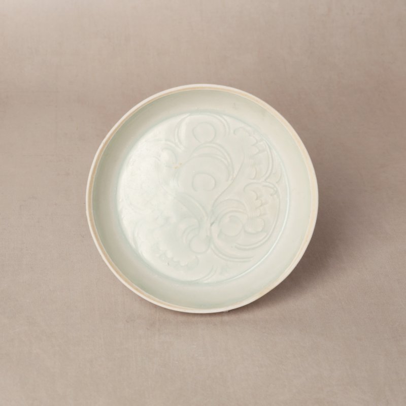北宋 青白釉刻蓮紋盤 | Santos Collection | A small Chinese Qingbai 'lotus' carved dish, Southern Song dynasty - 图1