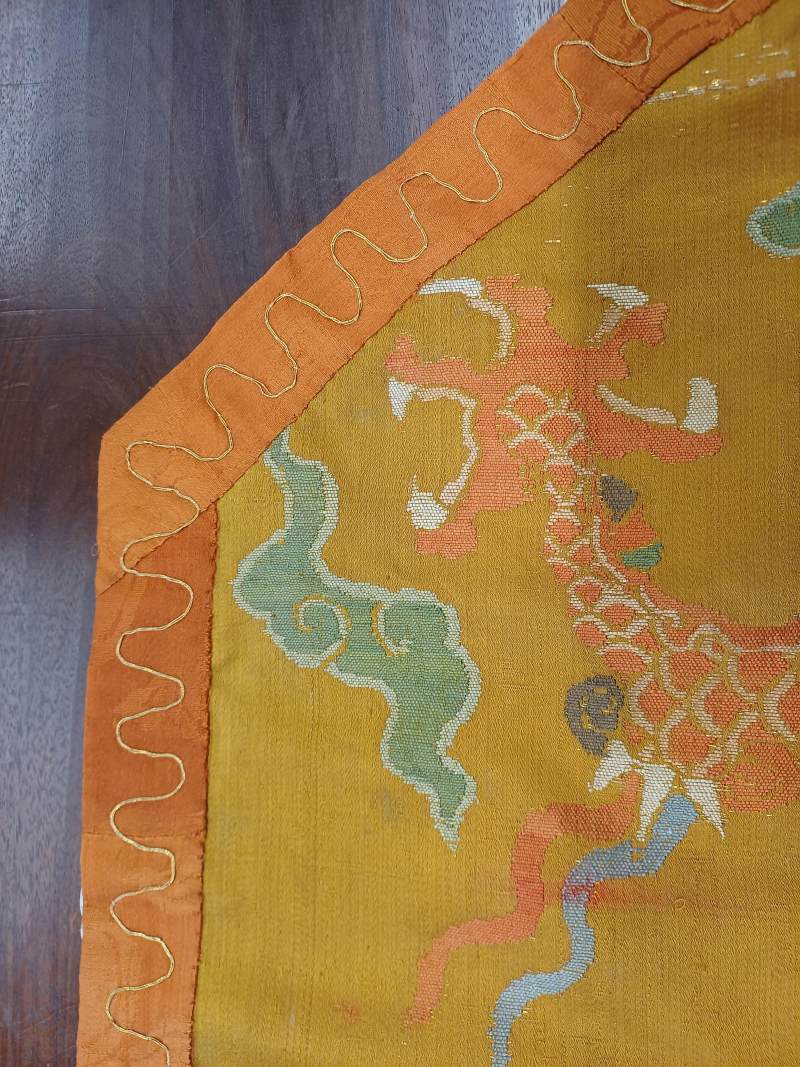 明萬曆 織錦雲龍紋軍儀大旗 | A Chinese silk brocade 'dragon' panel fragment, Ming dynasty, Wanli period - 图18