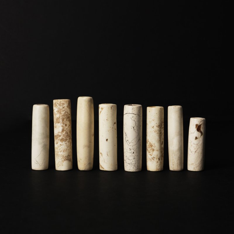 十九/二十世紀 仿古玉珠一組八件 | A group of Chinese archaistic jade beads, 19th/20th century