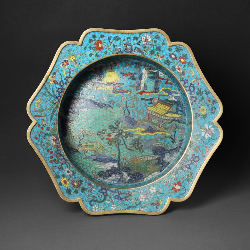 清十七/十八世紀 掐絲琺瑯銅胎鎏金亭台樓閣圖折沿葵口盆 | A fine Chinese cloisonné enamel and gilt-bronze 'pavilion' basin, Qing dynasty, 17th/18th century - 图1