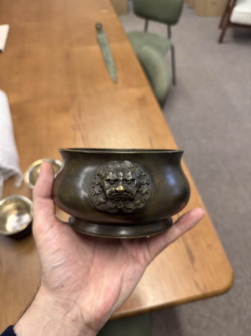 清十八至十九世紀 銅獅耳爐 《許氏聖威家藏》款 | A Chinese bronze bombé censer, Qing dynasty, 18th-19th century - 图11