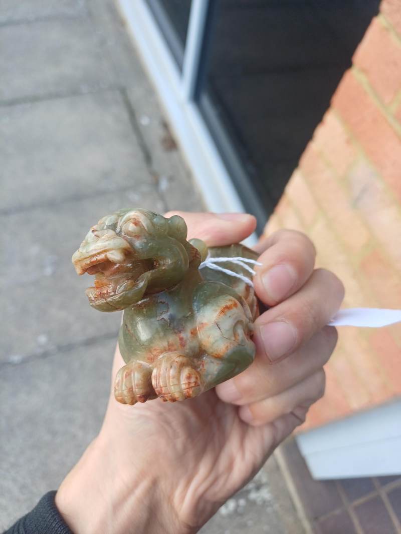 二十世紀 青玉帶皮瑞獸擺件 | A Chinese celadon and russet jade 'mythical beast' carving, 20th century - 图9