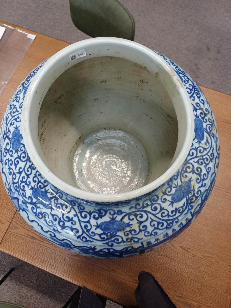 清十八世紀 青花百子圖瓶 | A large Chinese blue and white 'boys' vase, Qing dynasty, 18th century - 图2