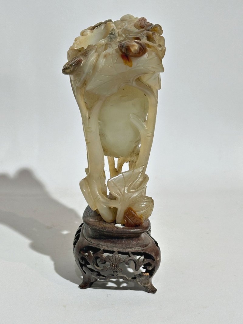 晚清至民國 青玉⌈佛手螳螂⌋香插 及座 | A GREEN JADE 'FINGER CITRON' INCENSE HOLDER - 图7
