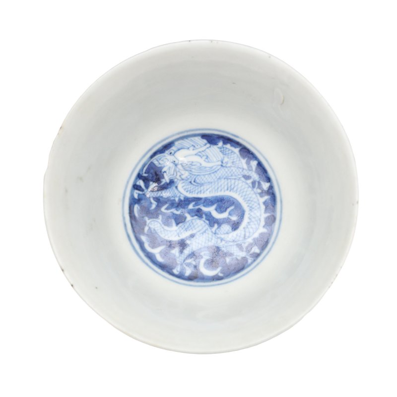 清十九世紀 青花雲龍紋盌 一組兩件 | Two Chinese blue and white 'dragon' bowls, Qing dynasty, 19th century - 图8
