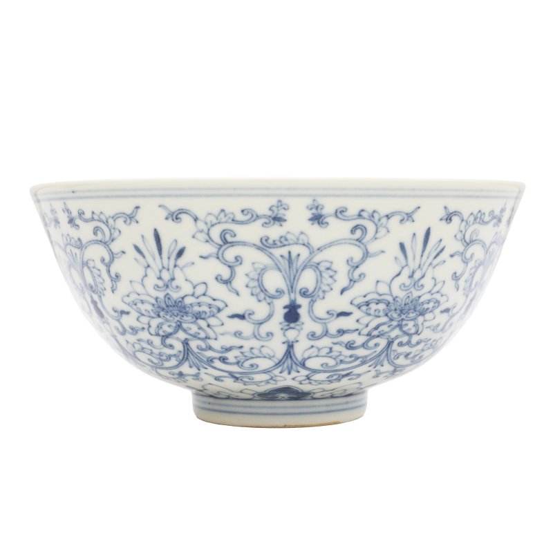十九/二十世紀 青花纏枝蓮紋盌 | A Chinese blue and white 'lotus' bowl, 19th/20th century - 图2
