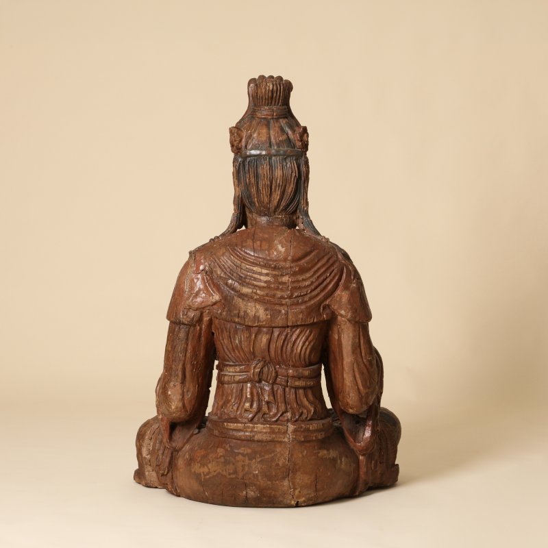 明至清 木雕觀音坐像 | An impressive and fine Chinese polychrome wood figure of Guanyin, Ming-Qing dynasty - 图3