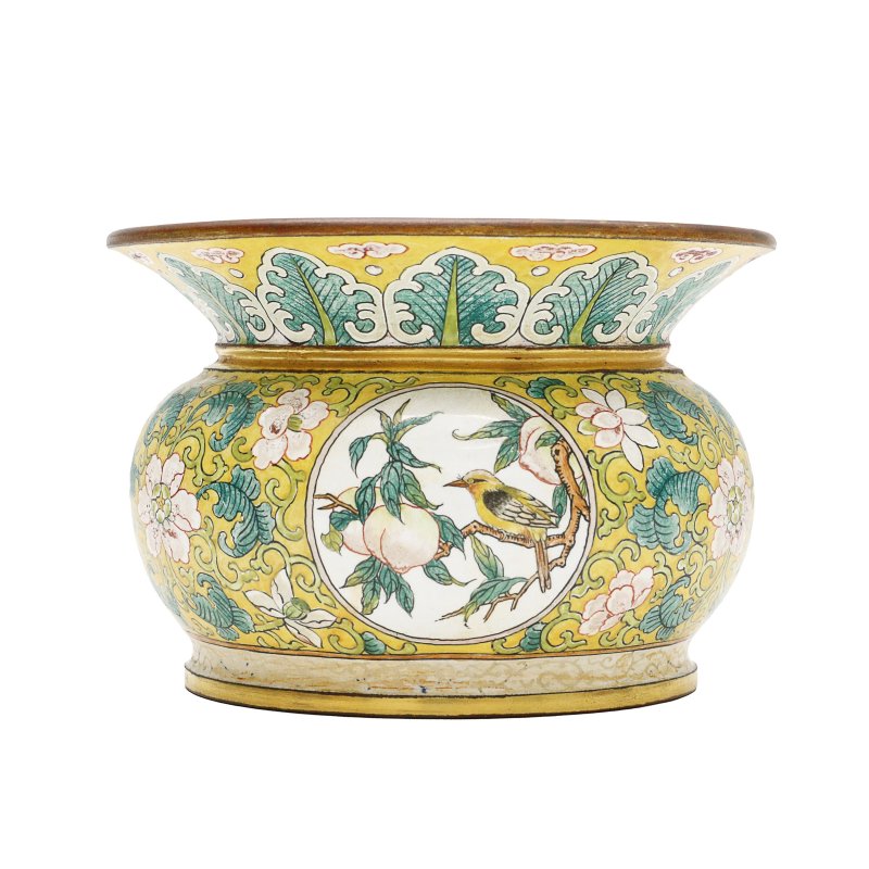 十九/二十世紀 畫琺瑯花鳥圖渣斗  《大清乾隆年製》款 | A Chinese painted enamel 'birds and flowers' spittoon, zhadou, 19th/20th century - 图5