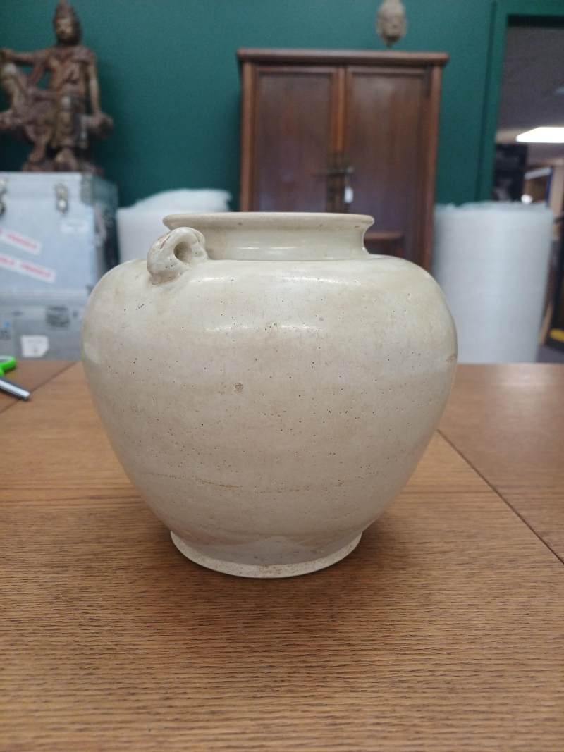 唐 白釉雙繋罐 | A Chinese white-glazed jar, Tang dynasty - 图3