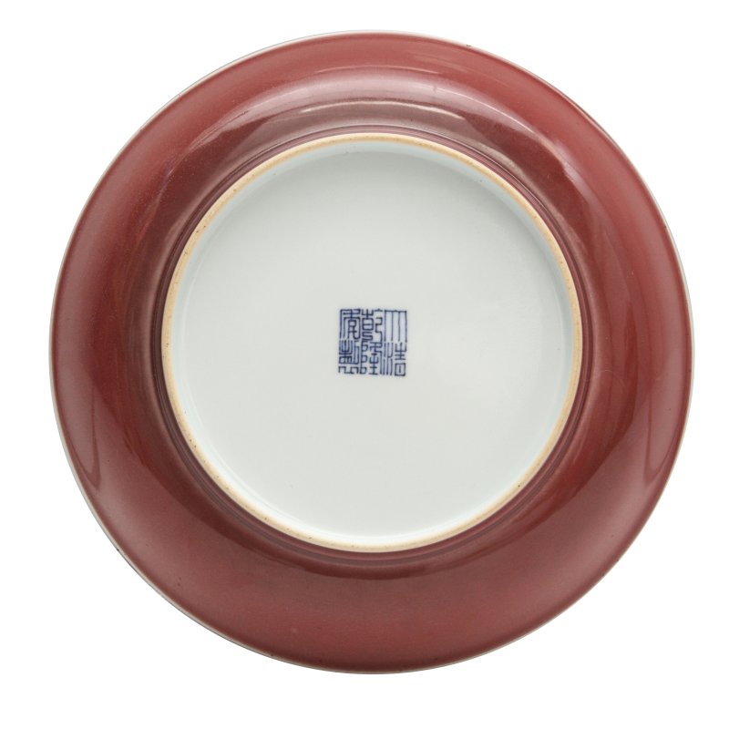 十九世紀 紅釉盤 《大清乾隆年製》款 | A Chinese copper-red dish, 19th century - 图2