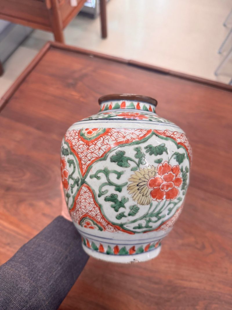 過渡期 五彩穿花鳳紋罐 | A Chinese wucai 'phoenix' jar, Transitional period, 17th century - 图8