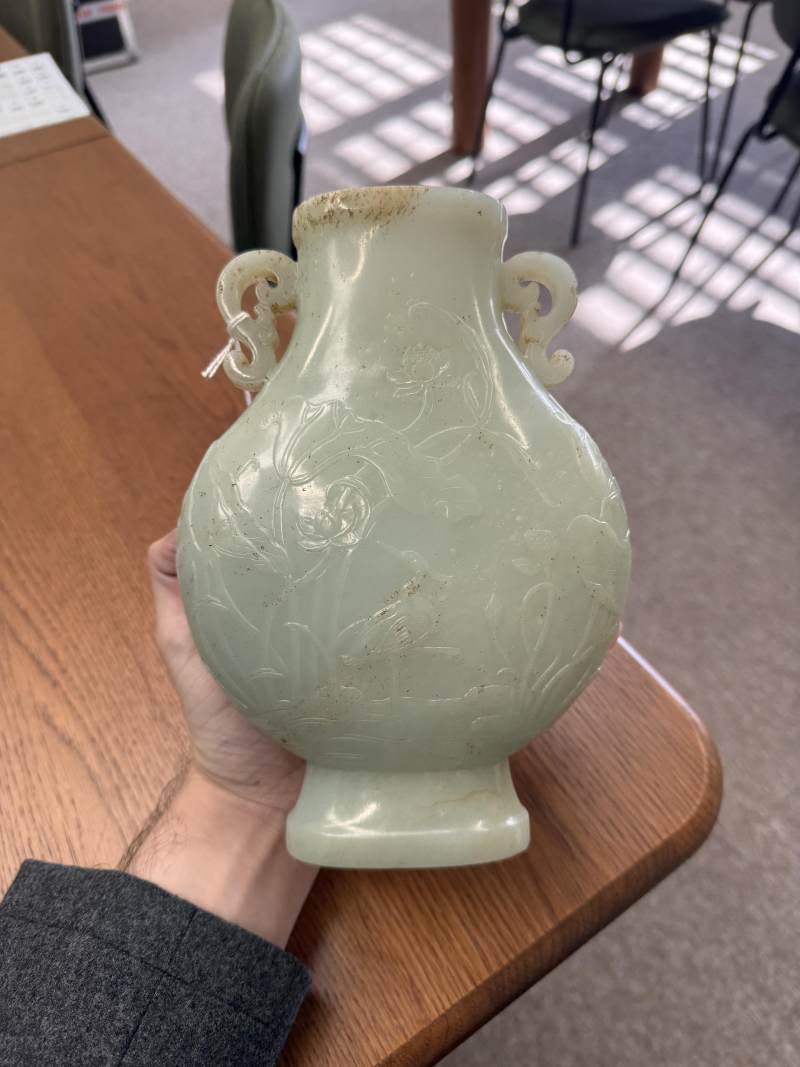 清乾隆 青玉雕蓮塘清趣圖瓶 | A fine Chinese celadon jade 'lotus pond' vase, Qing dynasty, Qianlong period - 图13