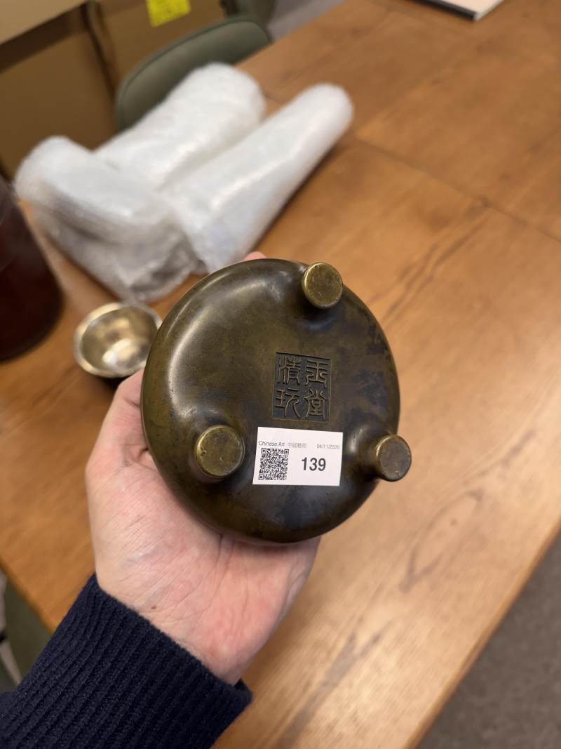 清十九世紀 三足銅爐 | A Chinese bronze tripod censer, Qing dynasty, 19th century - 图9
