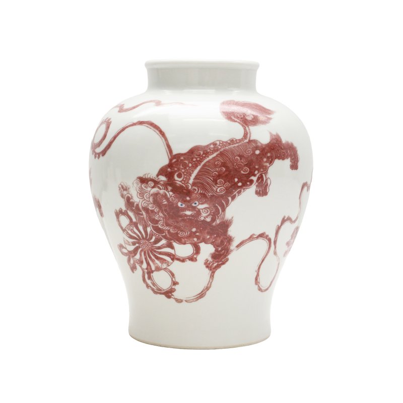 十九/二十世紀 釉裏紅瑞獸紋瓶 | A Chinese copper-red 'mythical beast' vase, 19th/20th century - 图3