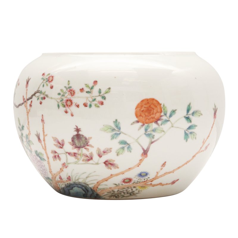民國 粉彩花鳥圖缽 《大清乾隆年製》款 | A Chinese famille-rose 'birds and blossoms' alms bowl, Republic period, Qianlong mark - 图2