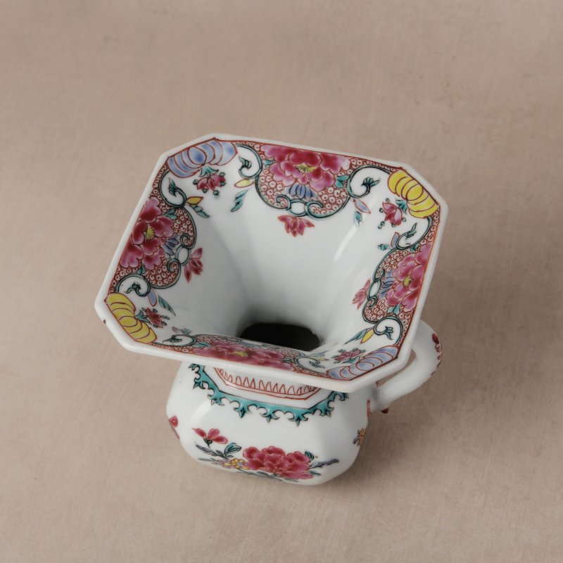 清雍正 粉彩花卉紋渣斗 | Santos Collection | A Chinese export famille-rose 'floral' spittoon, Qing dynasty, Yongzheng period - 图5