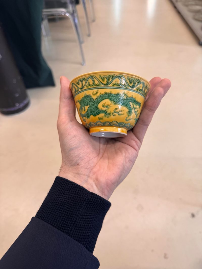 民國 黃地綠彩雲龍戲珠紋盌 《大清光緒年製》款 | A Chinese yellow-ground green-enamelled 'dragon' bowl, Republic period - 图19