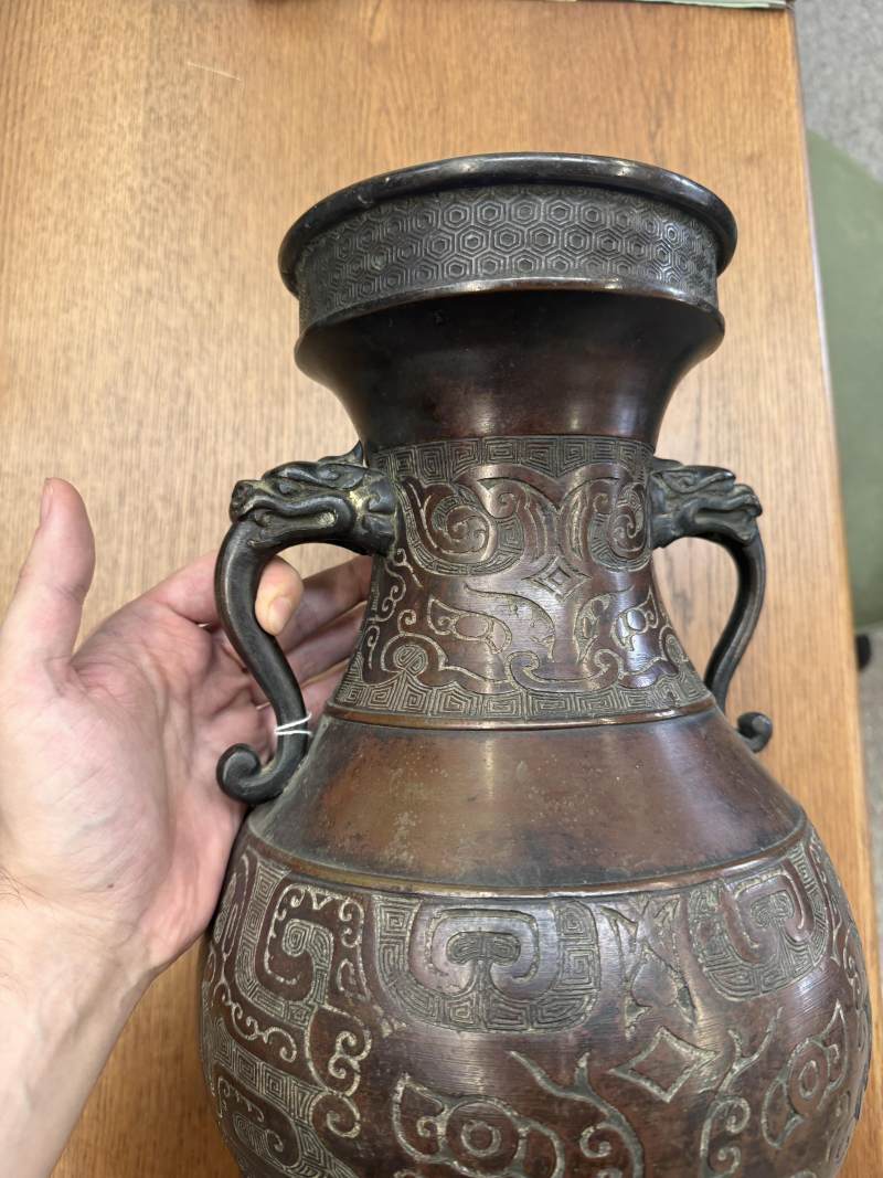 清十八/十九世紀 仿古青銅饕餮紋貫耳壺 | A Chinese archaistic bronze 'taotie' vase, hu, Qing dynasty, 18th/19th century - 图4