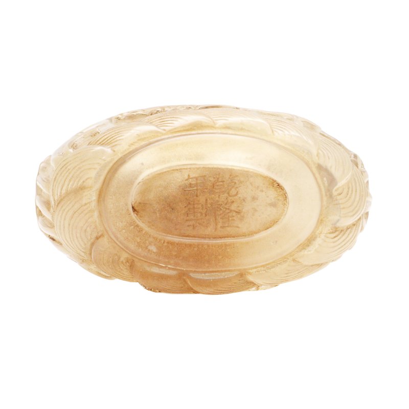 清十九世紀 水晶雕蓮池勝景圖鼻煙壺 | A Chinese rock crystal 'lotus pond' snuff bottle, Qing dynasty, 19th century - 图3