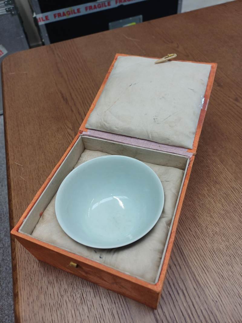 或為清道光 青花纏枝花卉紋盌《大清道光年製》款 | A Chinese blue and white 'floral' bowl, Daoguang mark and possibly of the period - 图10