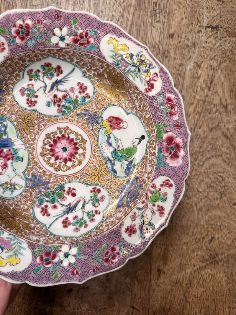清雍正 約1730年 粉彩開光人物花卉圖花式盤一對 | Santos Collection | A pair of fine Chinese export foliate dishes, Qing dynasty, Yongzheng period, circa 1730 - 图10