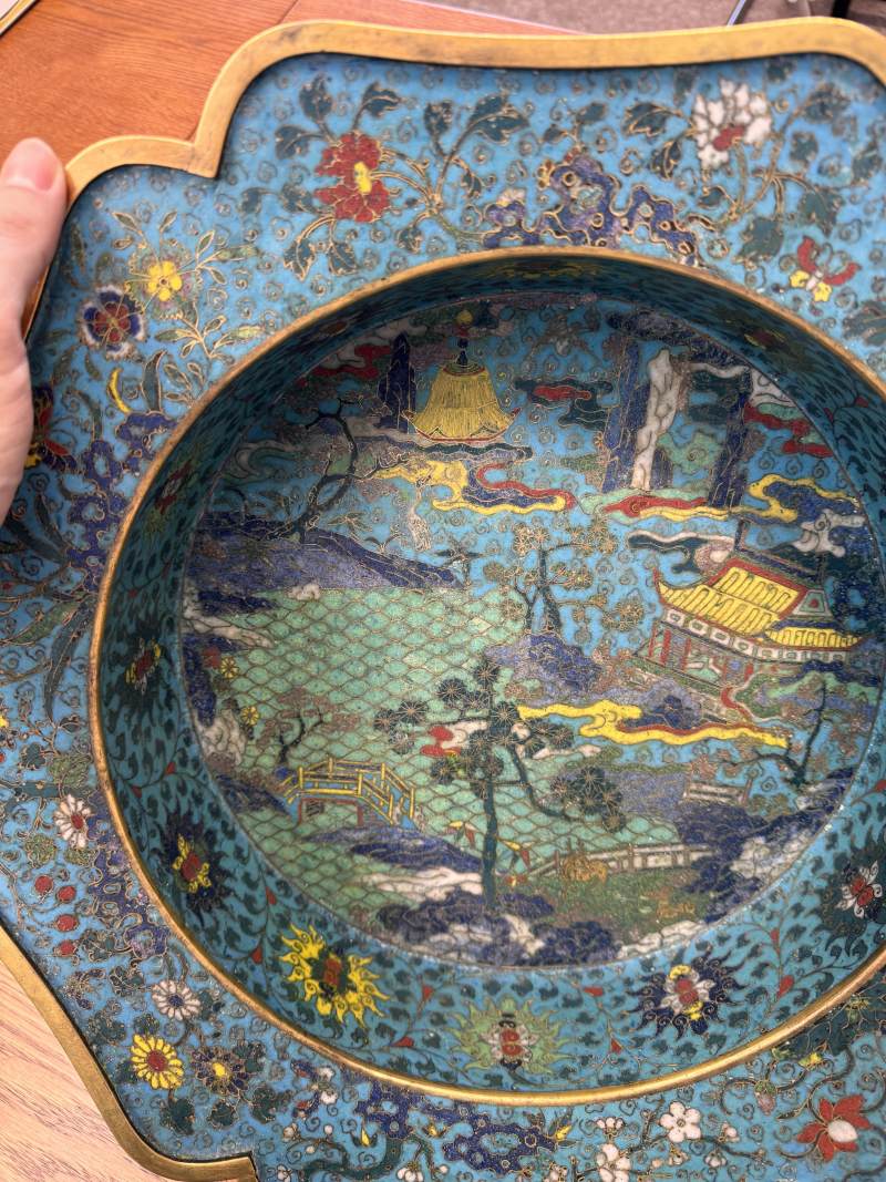 清十七/十八世紀 掐絲琺瑯銅胎鎏金亭台樓閣圖折沿葵口盆 | A fine Chinese cloisonné enamel and gilt-bronze 'pavilion' basin, Qing dynasty, 17th/18th century - 图30