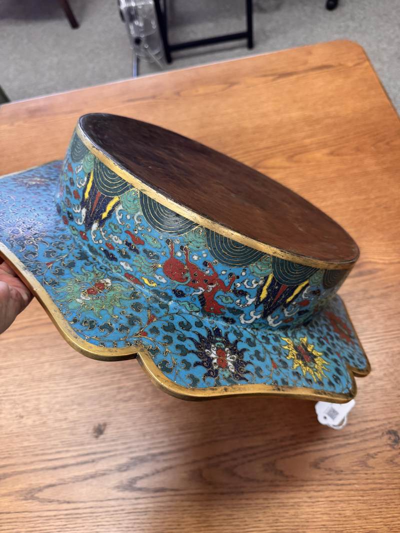 清十七/十八世紀 掐絲琺瑯銅胎鎏金亭台樓閣圖折沿葵口盆 | A fine Chinese cloisonné enamel and gilt-bronze 'pavilion' basin, Qing dynasty, 17th/18th century - 图11