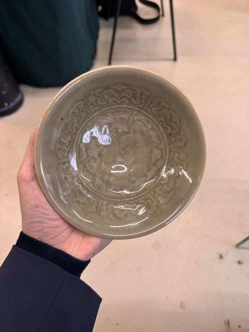 北宋 耀州窯青釉刻花牡丹紋盌 | Santos Collection | A Chinese Yaozhou celadon 'peony' bowl, Northern Song dynasty - 图20