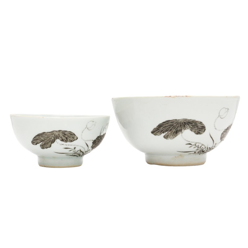 民國 墨彩荷塘圖盌一組兩件 | Two Chinese en-grisaille 'lotus pond' bowls, Republic period - 图2
