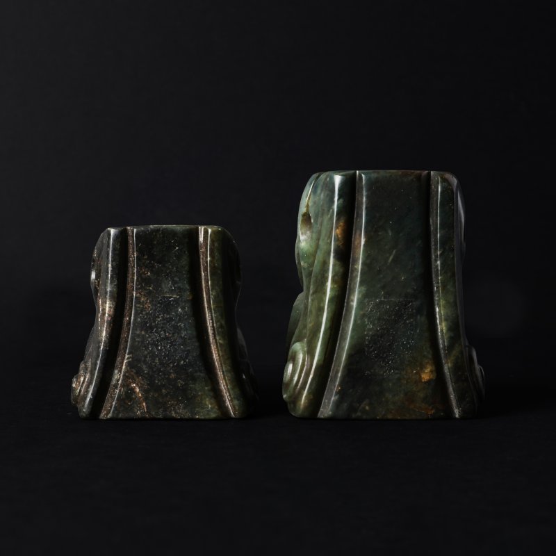二十世紀 仿古碧玉雕兩件 | Two Chinese archaistic spinach jade carvings, 20th century - 图2