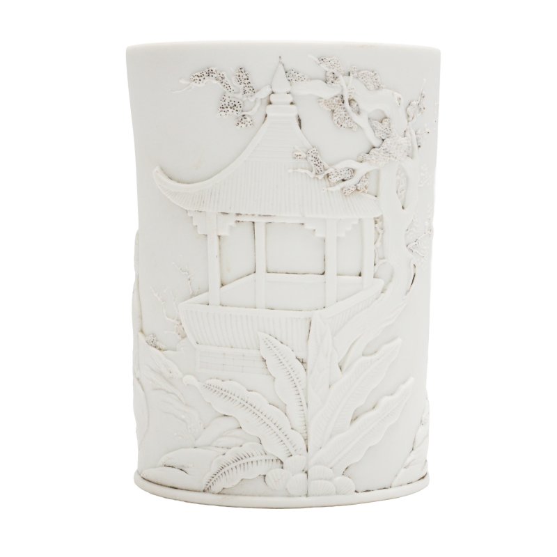 十九/二十世紀 素胎雕高士圖筆筒《王炳榮造》款 | A Chinese carved biscuit brush pot, 19th-20th century, Wang Bingrong mark - 图2