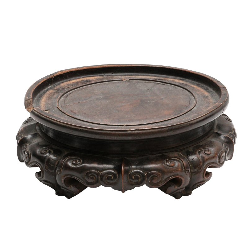 十九/二十世紀 木座 | A large Chinese wood stand, 19th/20th century