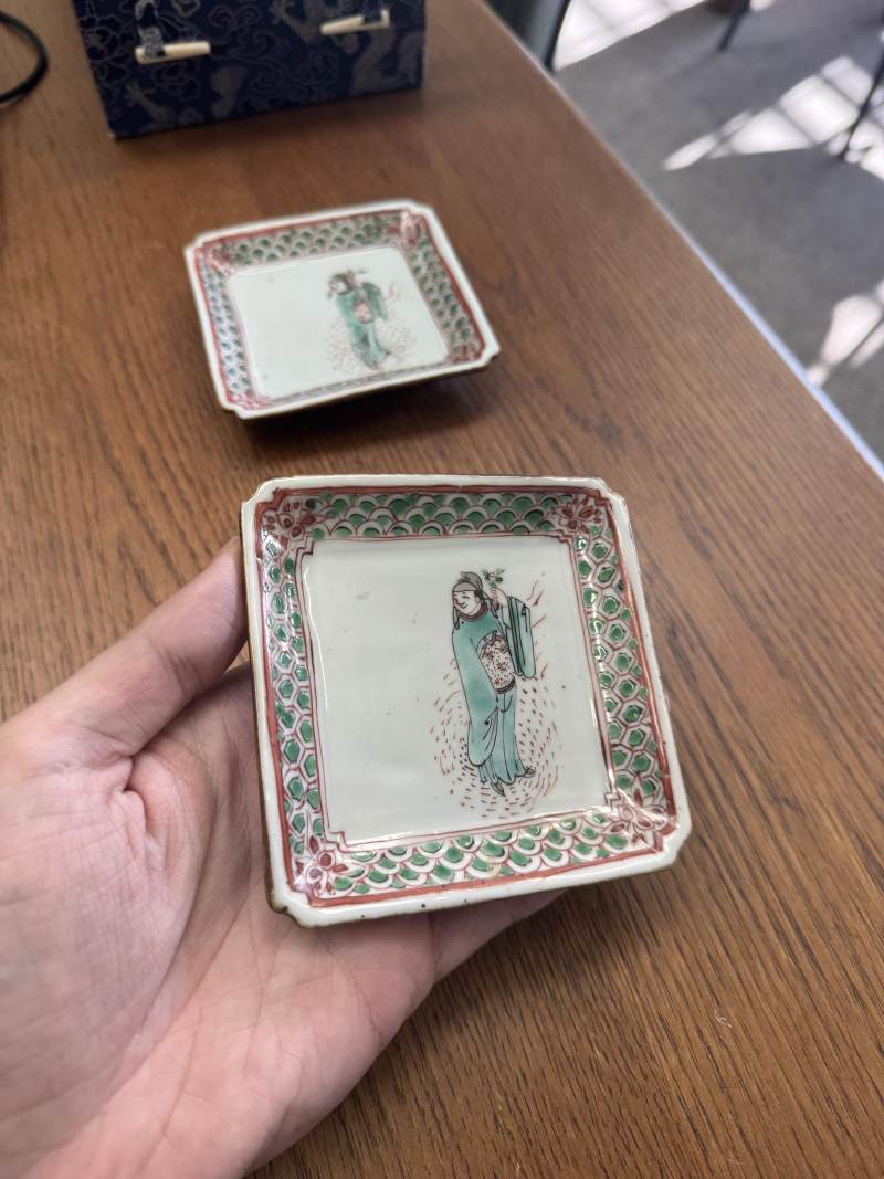 明天啟 古染付五彩高士圖方盤一對 | Santos Collection | A pair of Chinese kosometsuke wucai square dishes, Ming dynasty, Tianqi period - 图9