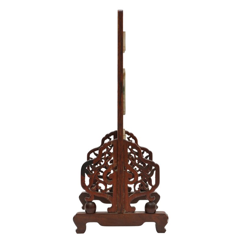 民國 木嵌玉石人物圖屏 | A Chinese jade-inlaid wood table screen, Republic period - 图2