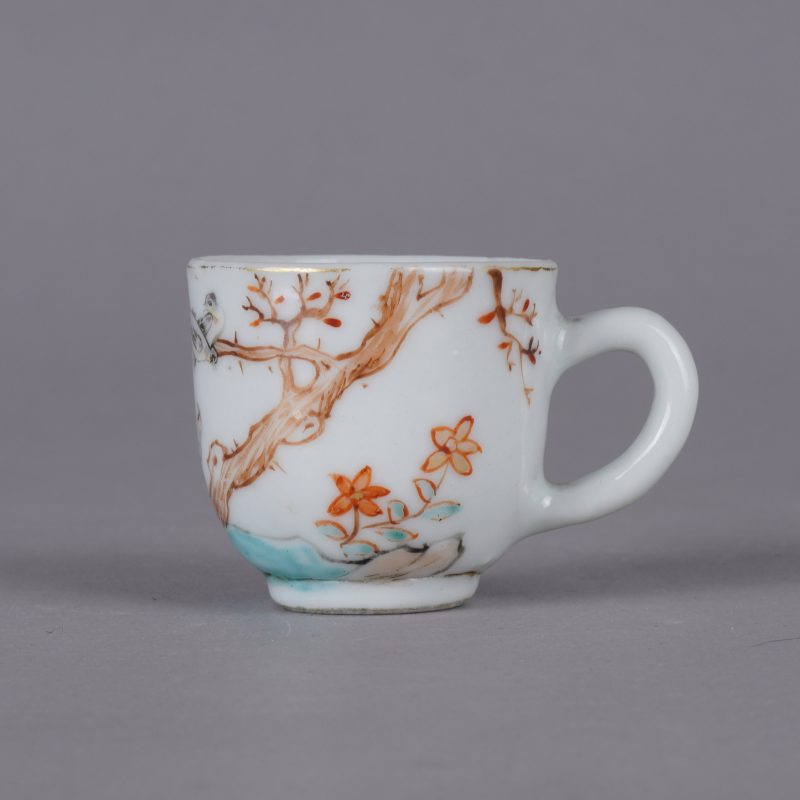 清乾隆 粉彩花卉纹把杯 - 图1