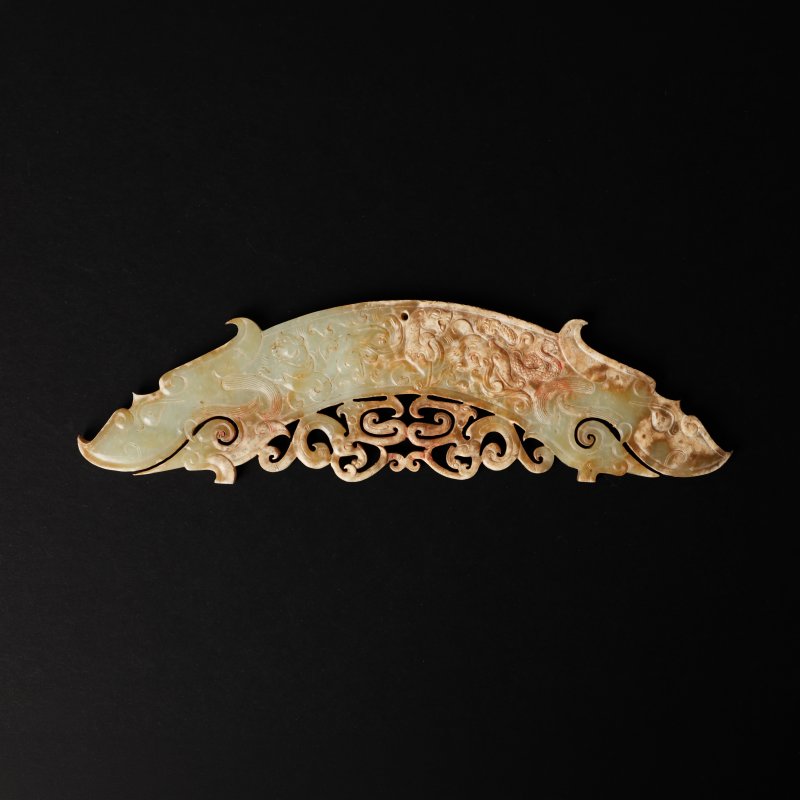 十九/二十世紀 仿古瑞獸紋玉牌 | A Chinese archaistic carved jade 'mythical beast' plaque, 19th/20th century