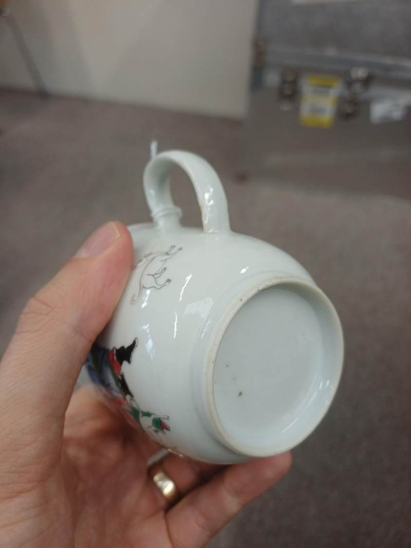 清乾隆 粉彩庭院嬰戲圖盃 | A Chinese export famille-rose 'boys and dogs' coffee cup, Qing dynasty, Qianlong period - 图9