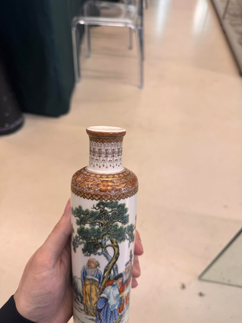 民國 粉彩松下雅聚圖筒式瓶 《懷仁堂製》款 | A fine Chinese famille-rose 'scholars' cylindrical vase, Republic period, Juren tang zhi mark - 图19