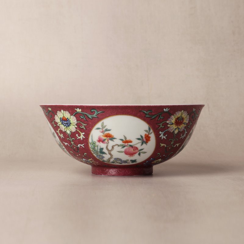 清道光 胭脂紅地軋道開光粉彩花卉紋盌 《大清道光年製》款 | Santos Collection | A fine Chinese ruby-ground sgraffiato 'medallion' bowl, Qing dynasty, Daoguang mark and period - 图14