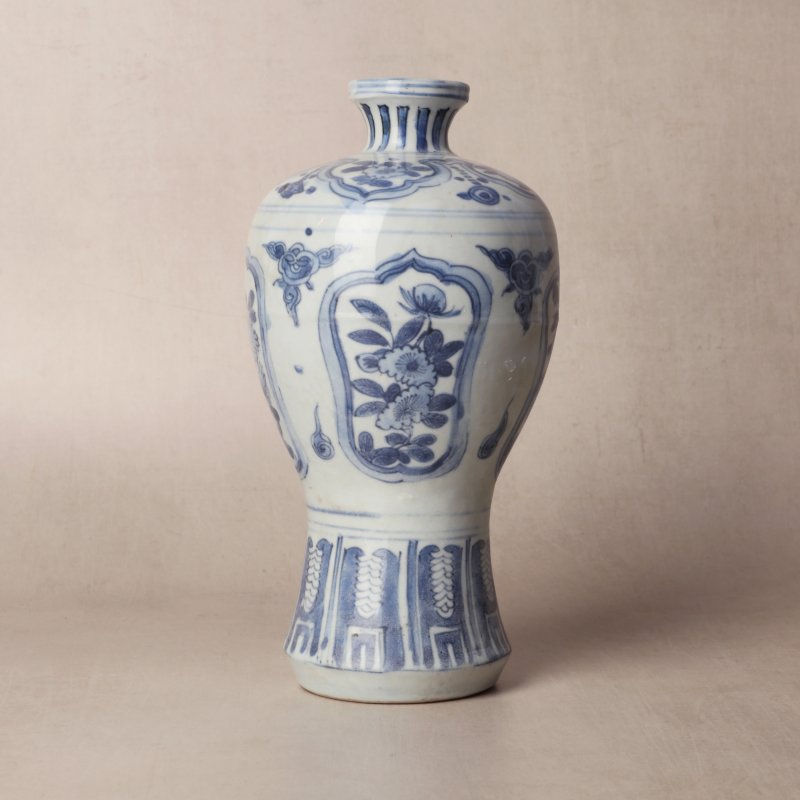 明十六世紀 青花花卉紋梅瓶 | Santos Collection | A Chinese blue and white 'floral' vase, meiping, Ming dynasty, 16th century - 图12