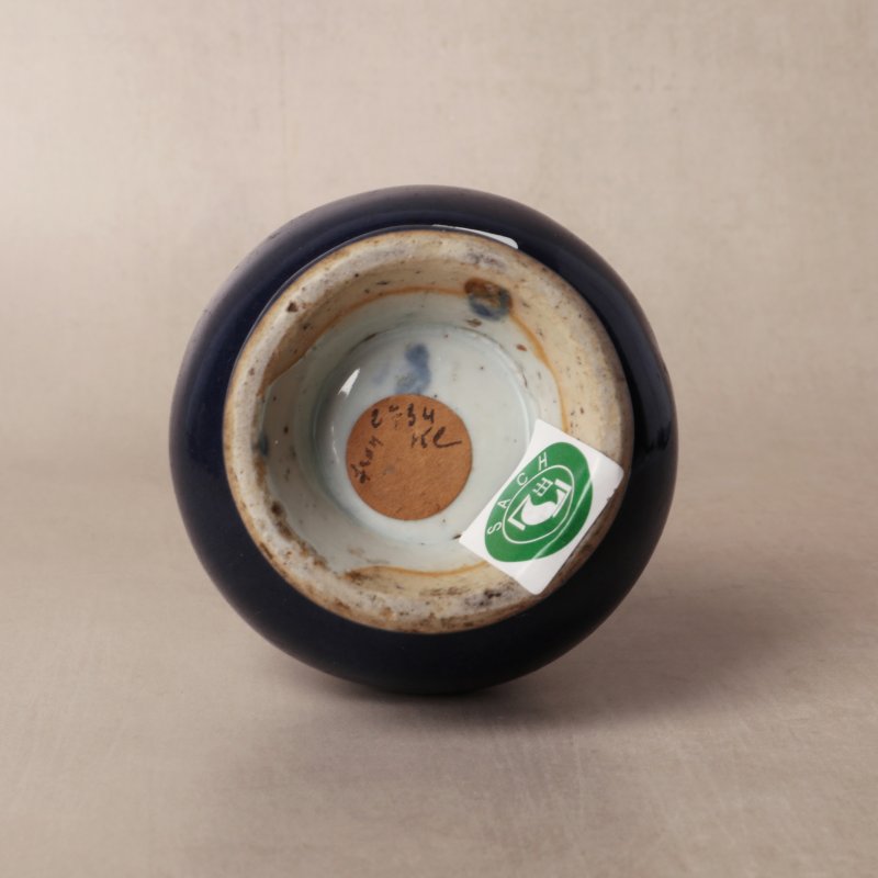 明末 藍釉蟠螭紋蒜頭瓶 | Santos Collection | A Chinese blue-glazed garlic-mouth 'chilong' vase, late Ming dynasty - 图4