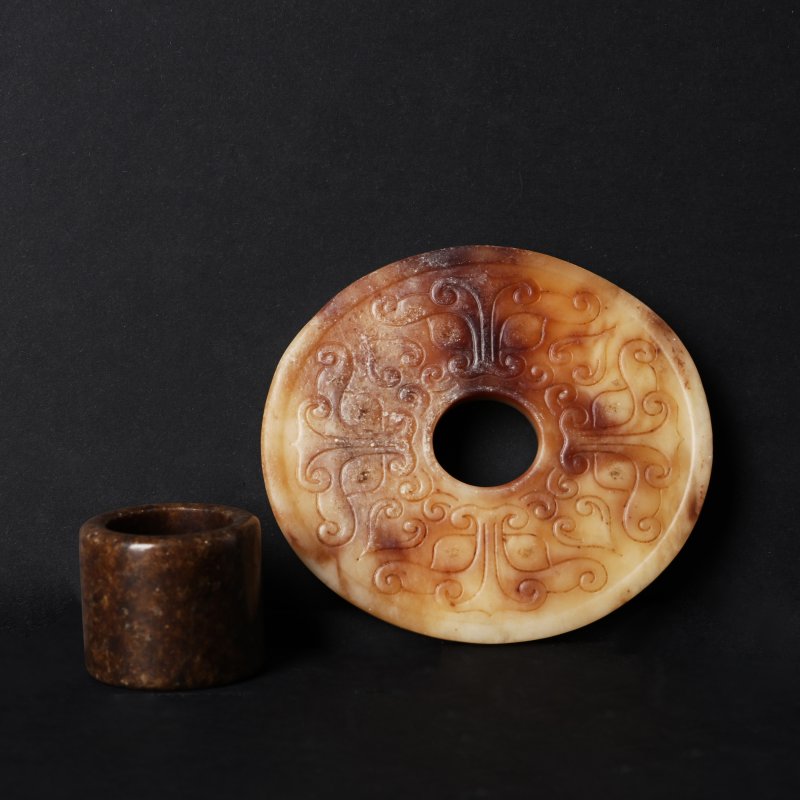 二十世紀 仿古玉器一組兩件 | Two Chinese archaistic jades, 20th century