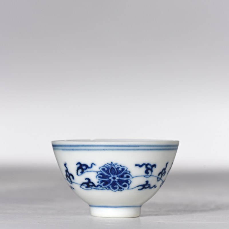 清宣统 青花缠枝莲纹酒圆 - 图2
