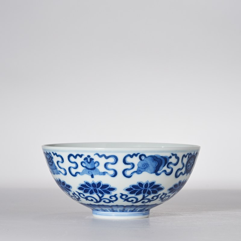 清光绪 青花缠枝莲托八宝纹碗 - 图5