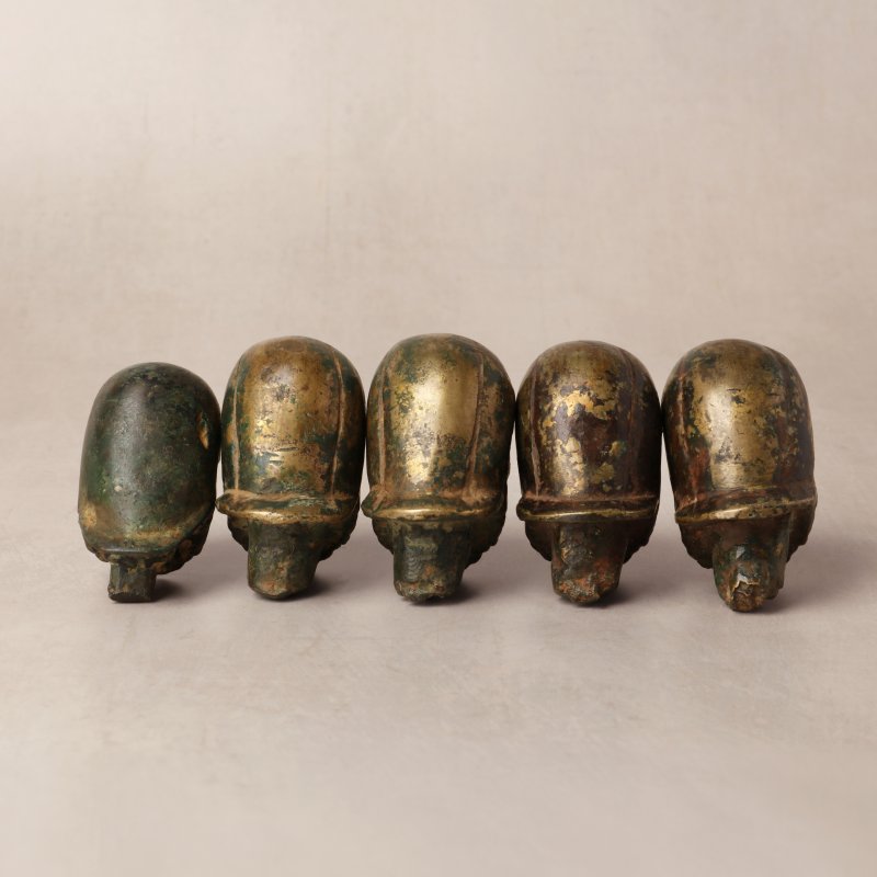 十八/十九世紀或更早 銅羅漢頭像一組五件 | A group of Chinese bronze heads of Arhats, 18th/19th century or earlier - 图3