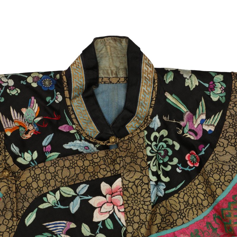 清十九世紀 綠地刺繡花鳥紋夾袍 | A Chinese woman's green embroidered 'birds and flowers' silk robe, Qing dynasty, 19th century - 图3