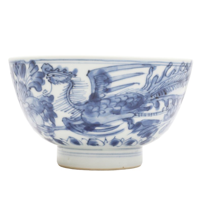 清初 順治至康熙 青花鳳凰紋盌 | A Chinese blue and white 'phoenix' bowl, early Qing dynasty, Shunzhi-Kangxi period